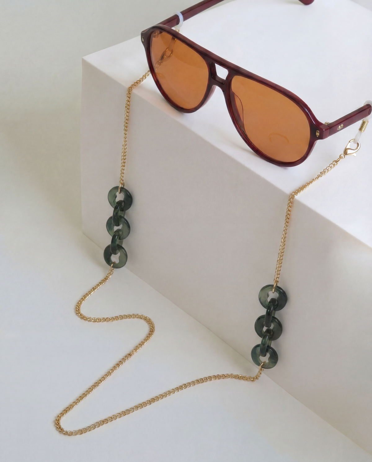 Fine chain with green links