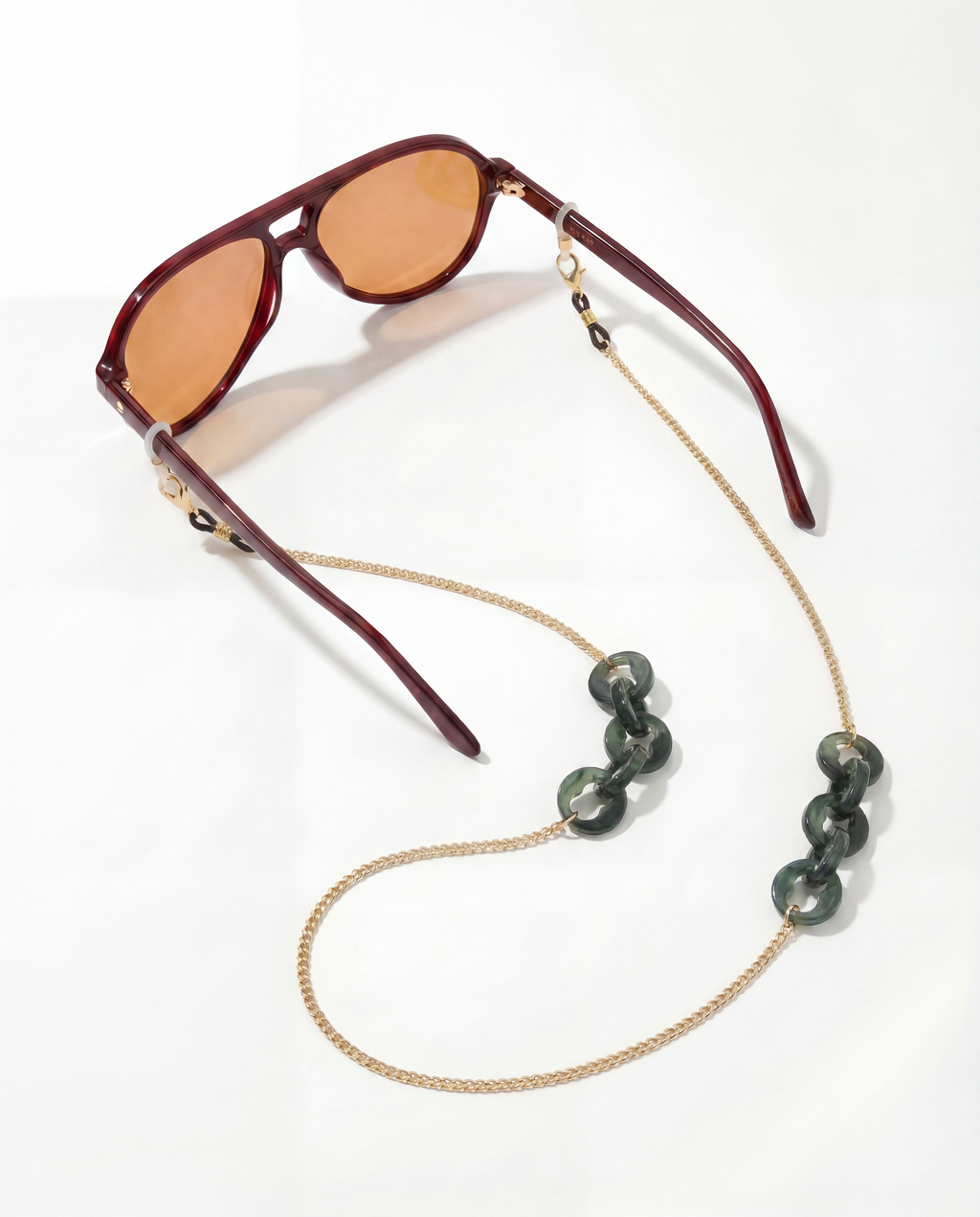 Fine chain with green links