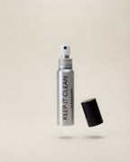 Pochette en cuir verte + spray