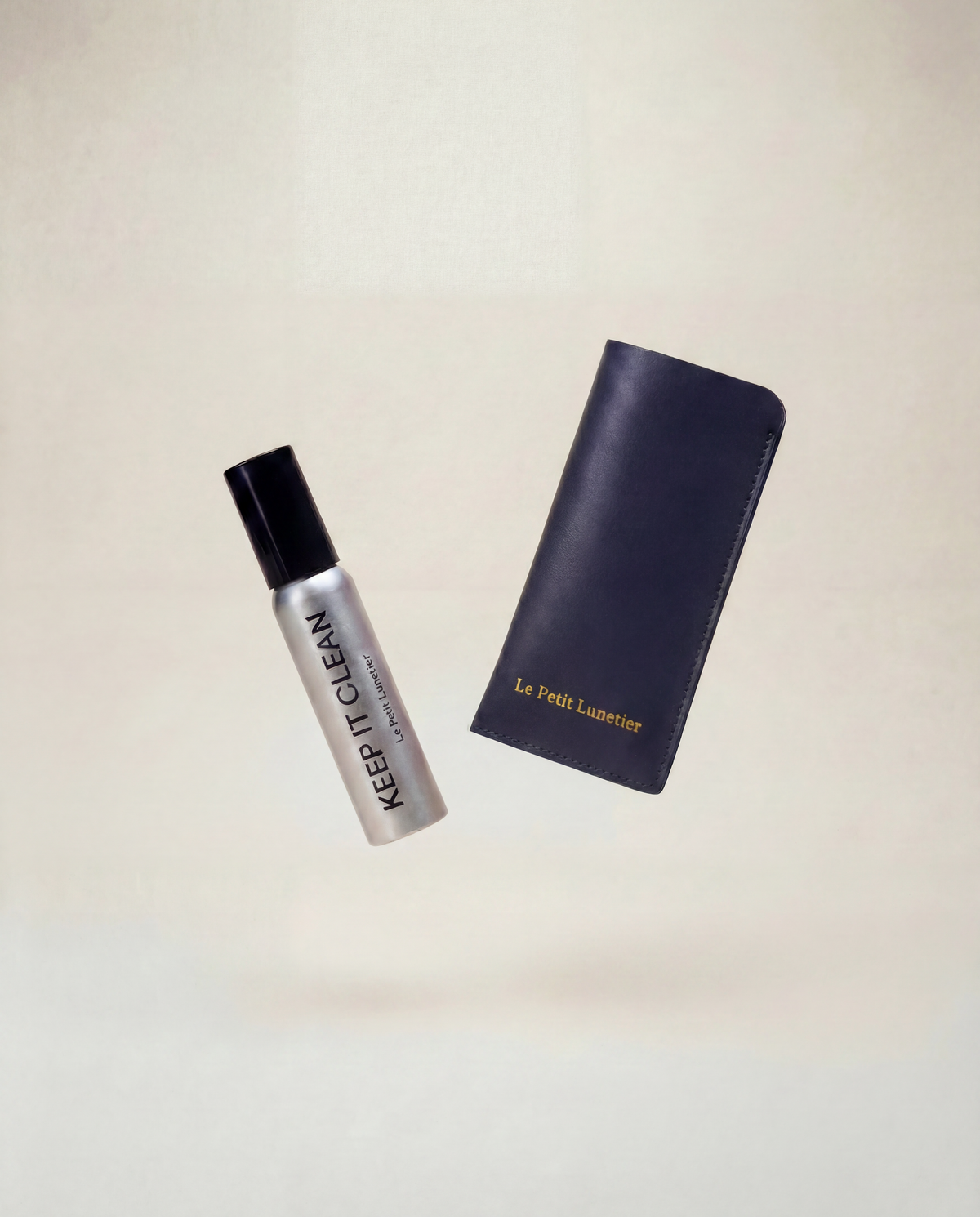 Pochette en cuir bleu + spray